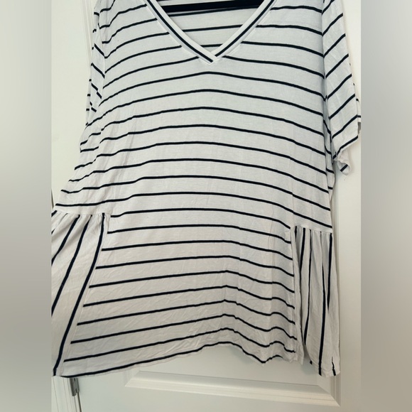 Lane Bryant 22/24 swing top - Picture 3 of 3